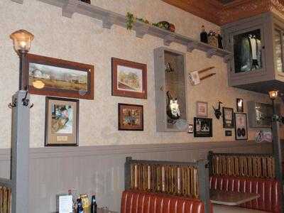 The Majestic Bar And Grille