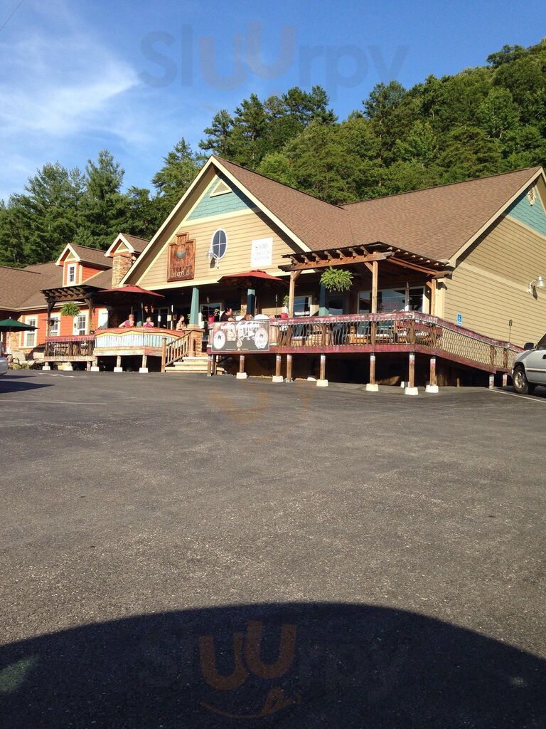 Lizzy B's Cafe & Bakery