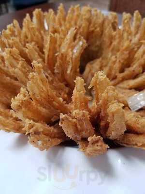 Rhino's Restaurant And Lounge