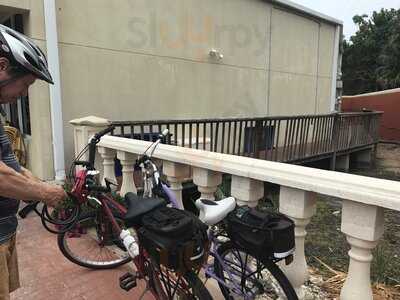 Eggs-traordinary Cafe