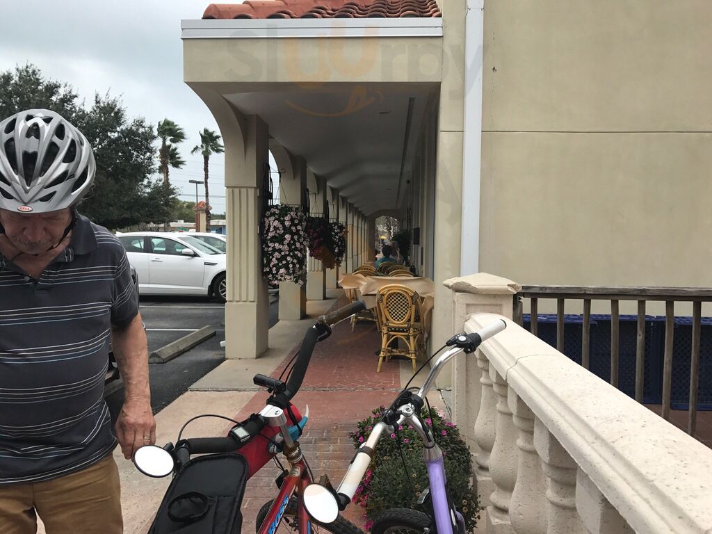 Eggs-traordinary Cafe