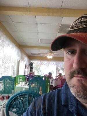 Eggs-traordinary Cafe