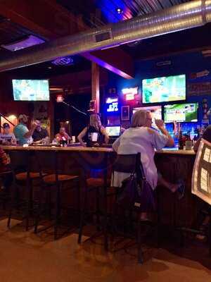 Wooded Hills Bar & Grill