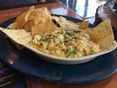 Wooded Hills Bar & Grill