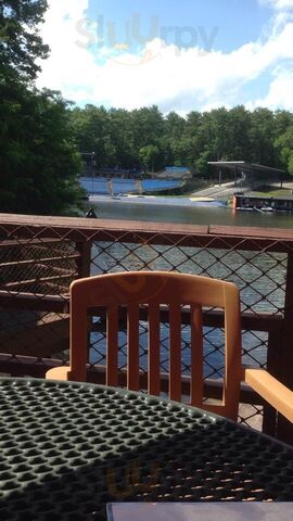 Ravina Bay Bar & Grill