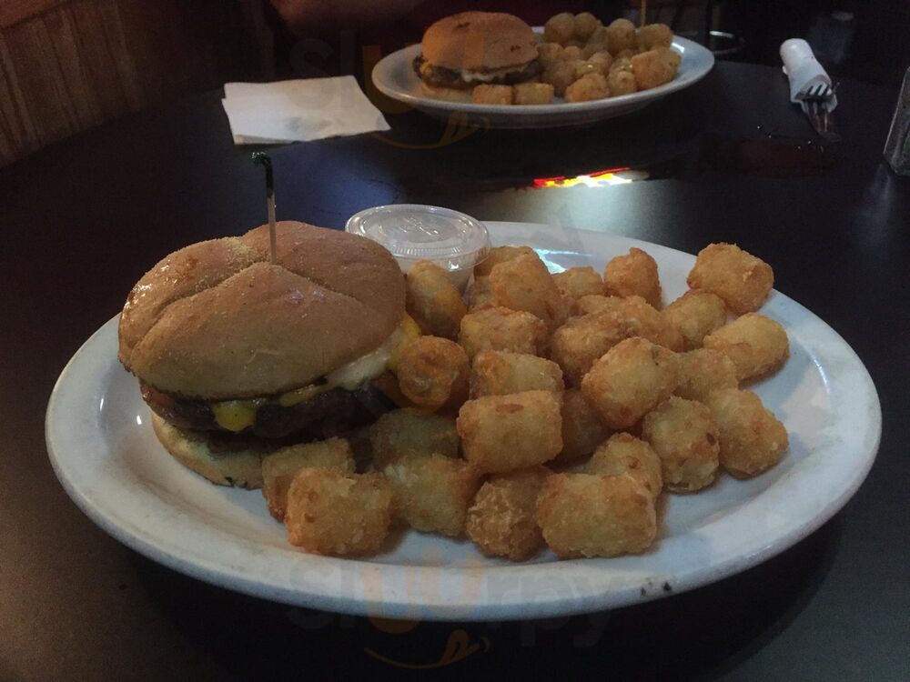 Leo's Sports Bar And Grill