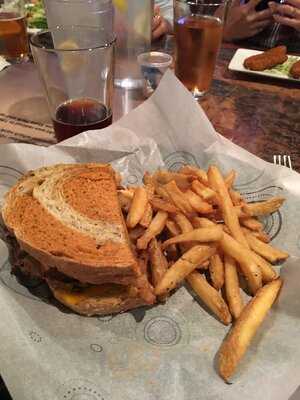 Great Lakes Eatery & Pub