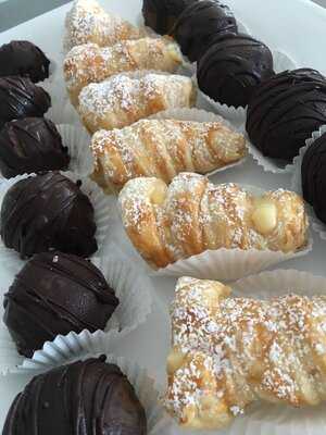 Enzo’s Cafe And  Bakery