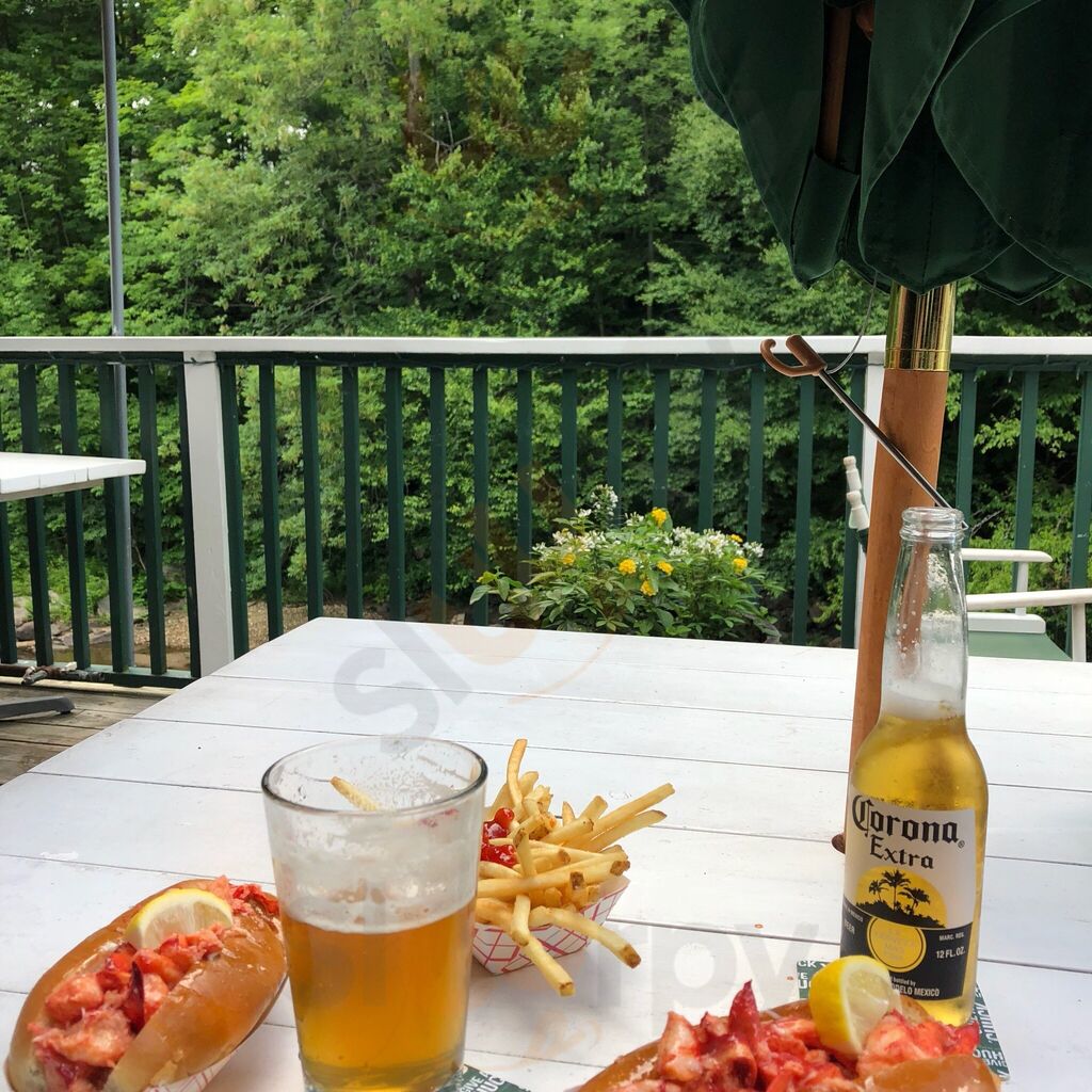 Jerry's Deck Bar & Grill