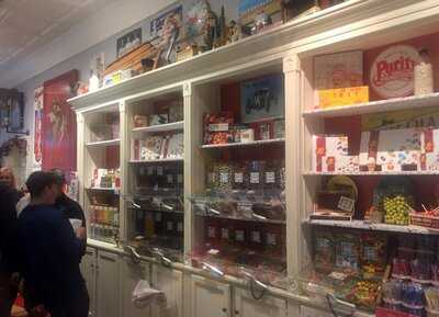 Maxwells Chocolates & Ice Cream