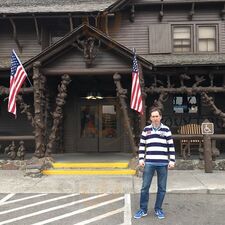 Old Faithful Basin Store