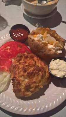 Hellas Restaurant & Lounge