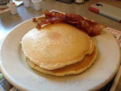 Bobby Fritz Snack Bar