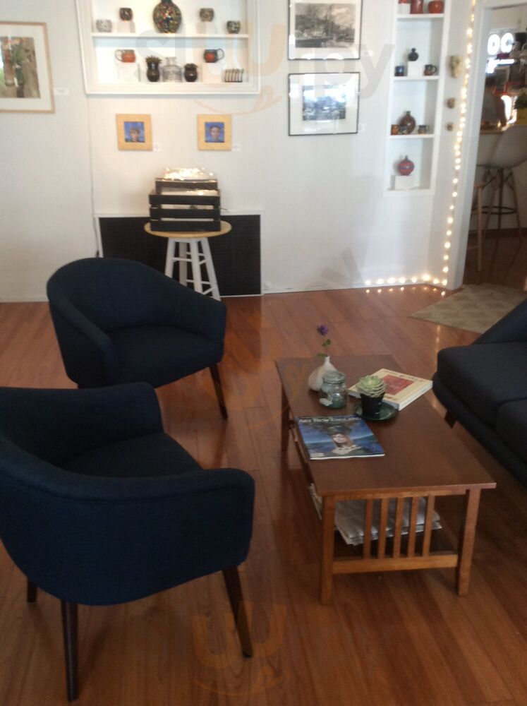 Knaus Gallery And Wine Bar