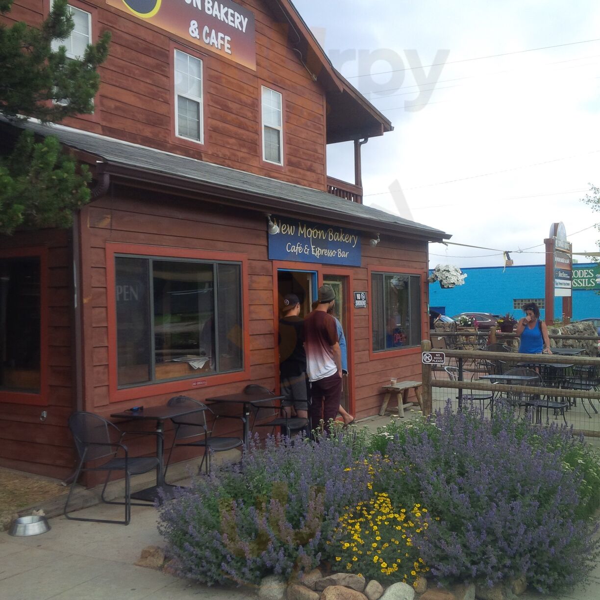 New Moon Bakery And Cafe