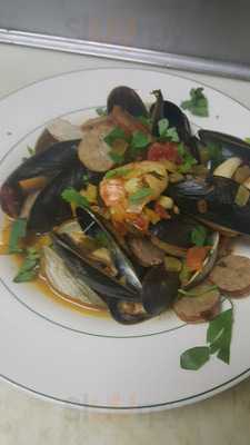 Pasquaney Restaurant And Wild Hare Tavern