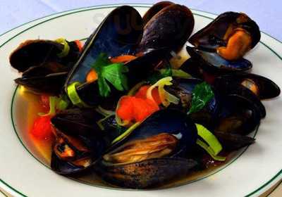 Pasquaney Restaurant And Wild Hare Tavern