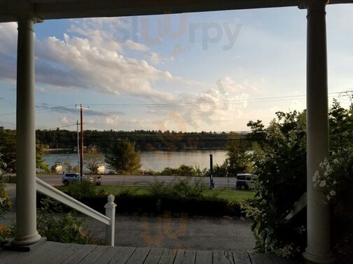 Pasquaney Restaurant And Wild Hare Tavern