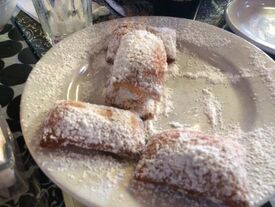 La Petit Paris Cafe