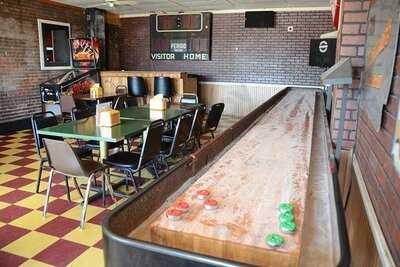 Leamen's Bar And Grill