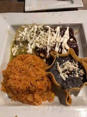 Hola Restaurante & Tequila Bar