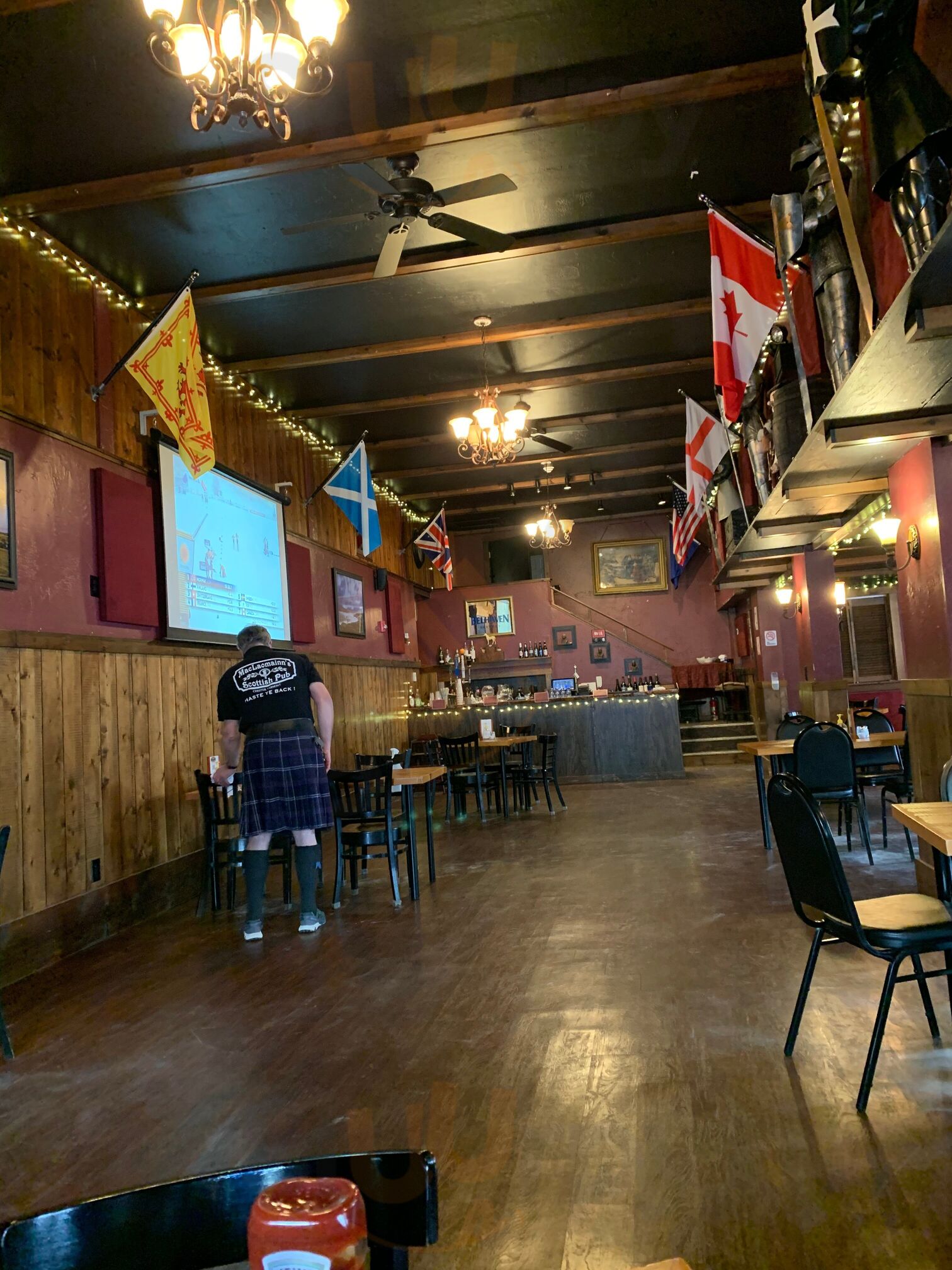 Maclaomainn's Scottish Pub