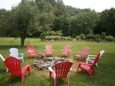 Stonehearth Inn And Tavern