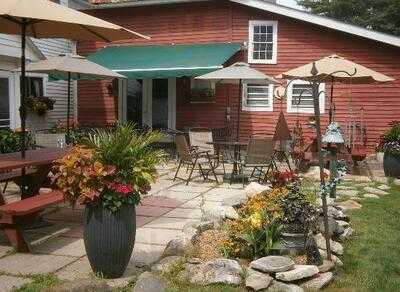 Stonehearth Inn And Tavern