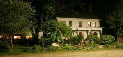 Stonehearth Inn And Tavern