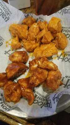 Hooley House Sports Pub & Grille