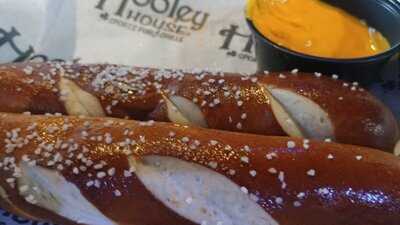 Hooley House Sports Pub & Grille