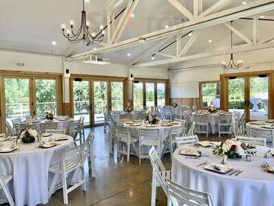 Aurora Colony Vineyards