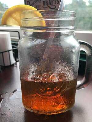 Pattaconk 1850 Bar And Grille