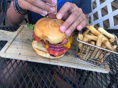 Pattaconk 1850 Bar And Grille