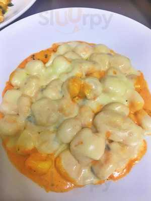 Ella's Mama Mia's Restaurant And Pizzeria