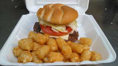 Halo's Bar And Grill