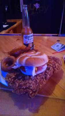 Halo's Bar And Grill