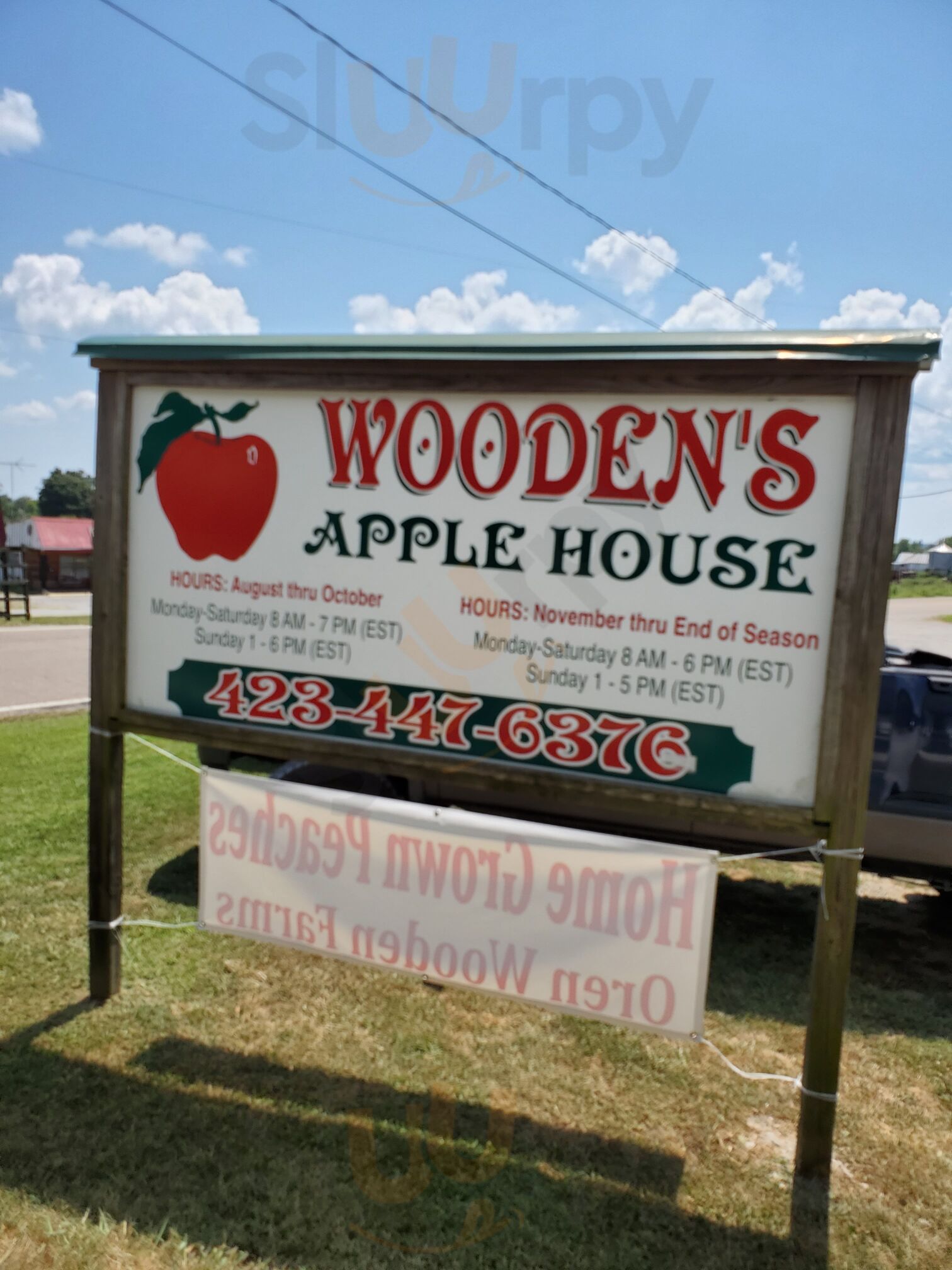 Wooden's Apple House - Pie Shop