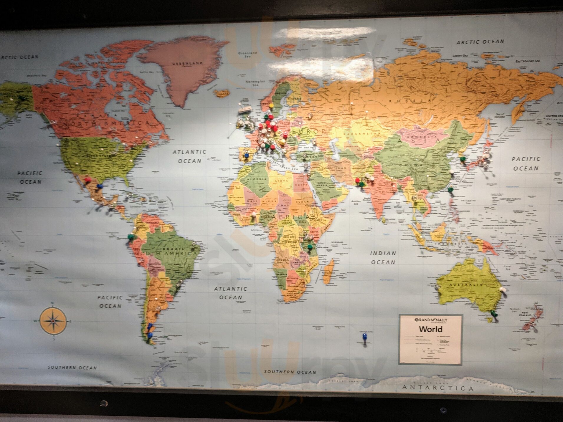 Mom's Diner & Pizzeria