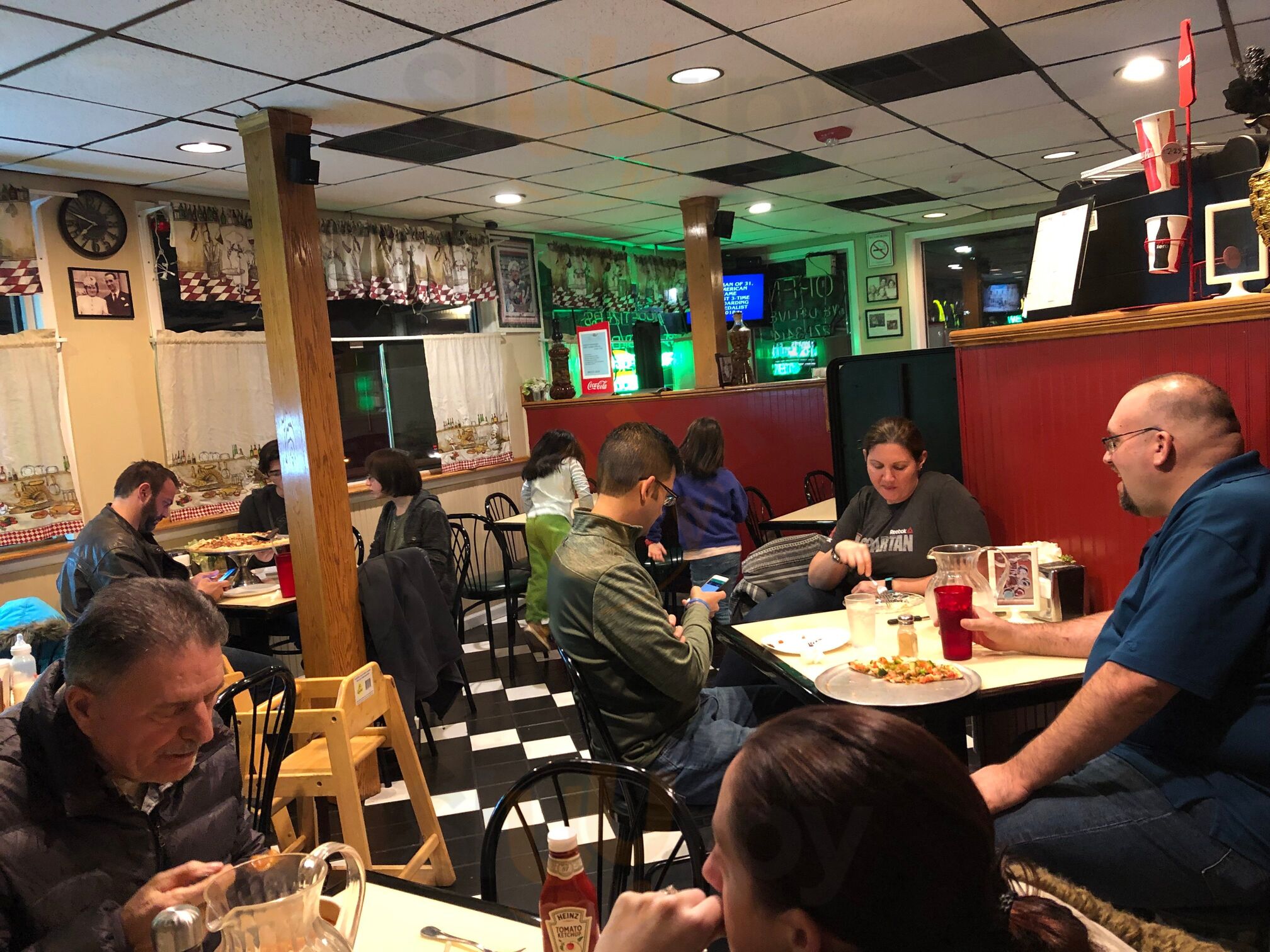 Marcella's Pizzeria & Family Restaurant      845-271-3414