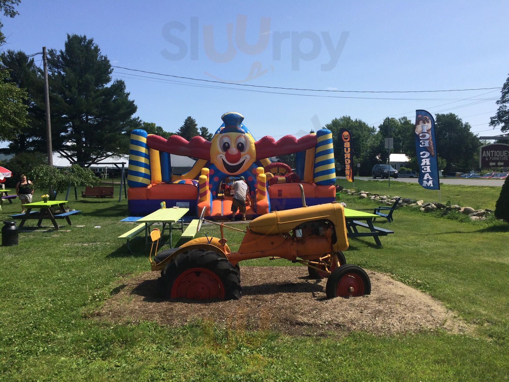 In Season Ice Cream And Snack Shop