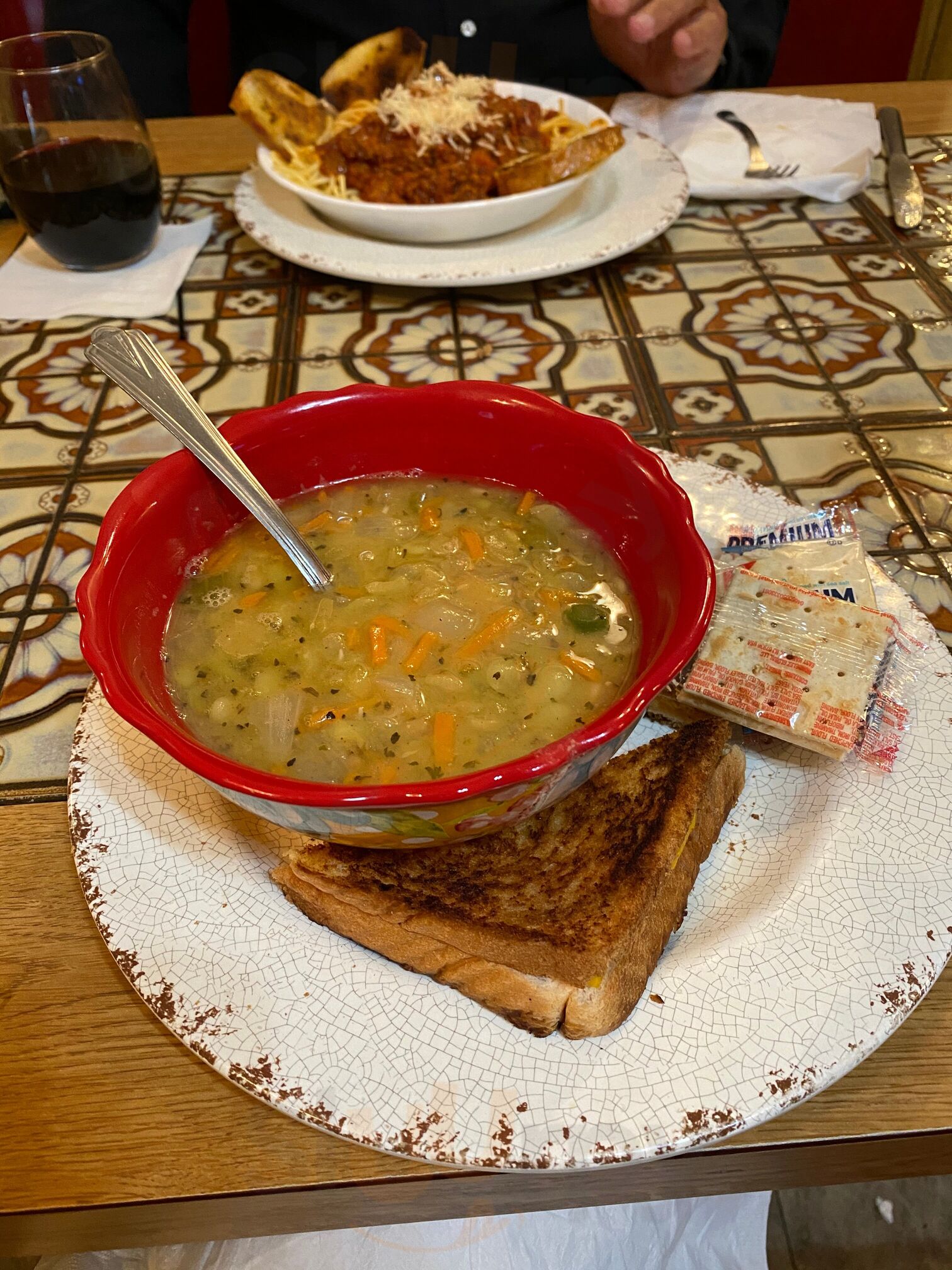 Lindsay's Roost Bar And Grill