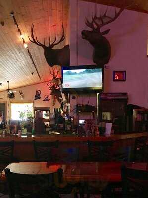 Luther's Sports Bar & Grill