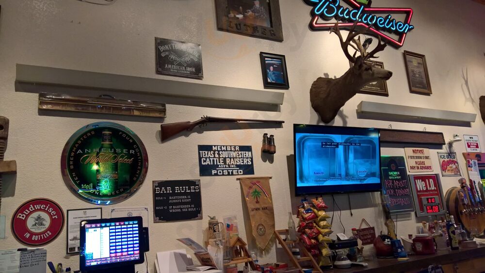 Luther's Sports Bar & Grill