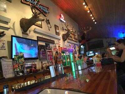 Luther's Sports Bar & Grill