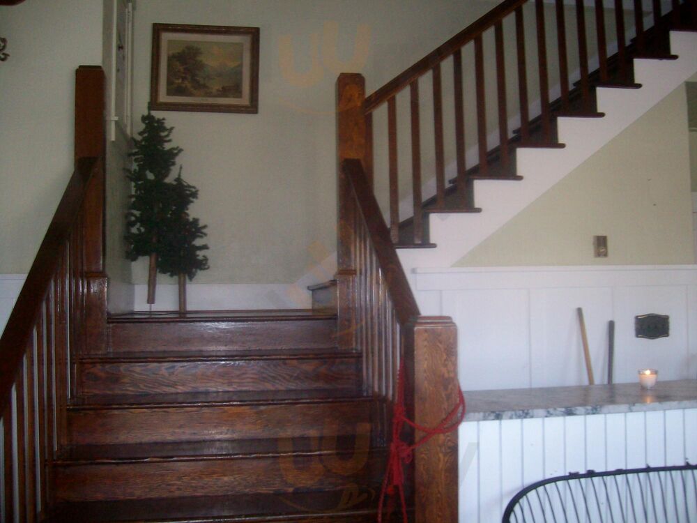 Royal Hotel And Pizza Parlor