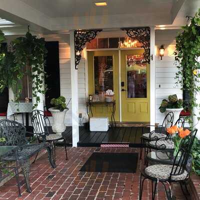 Lolas Farmhouse Bistro