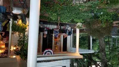 Lolas Farmhouse Bistro