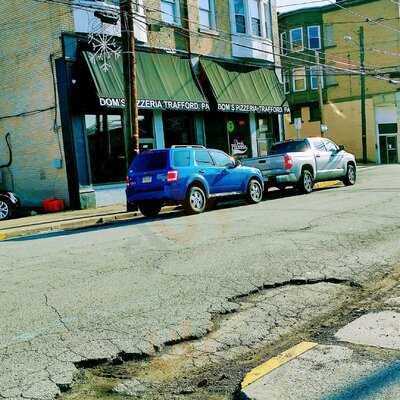 Dom's Pizzeria & Sports Bar