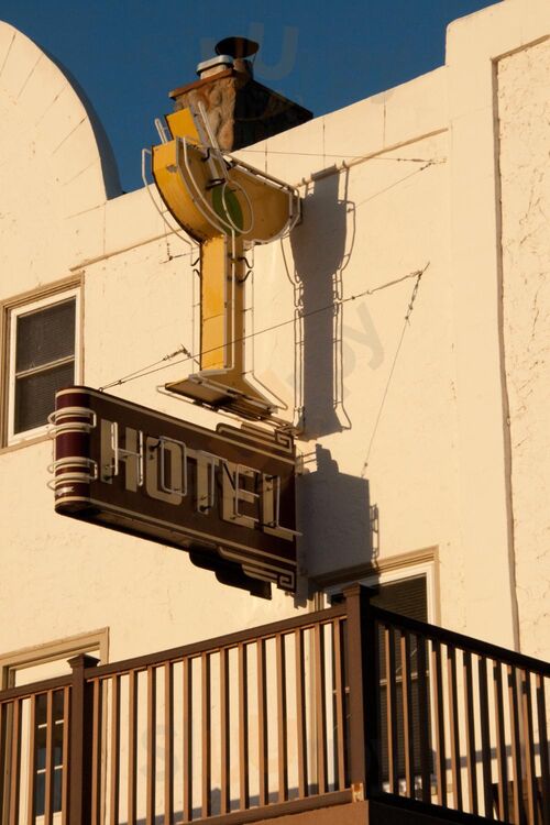 Fall River Hotel & Restaurant